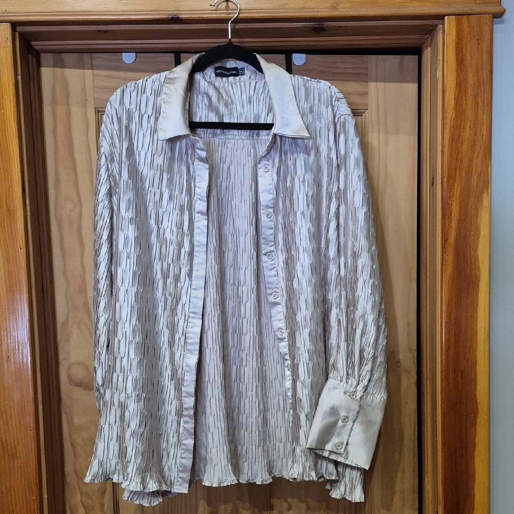PrettyLittleThing Satin Pleated Blouse in Light Beige